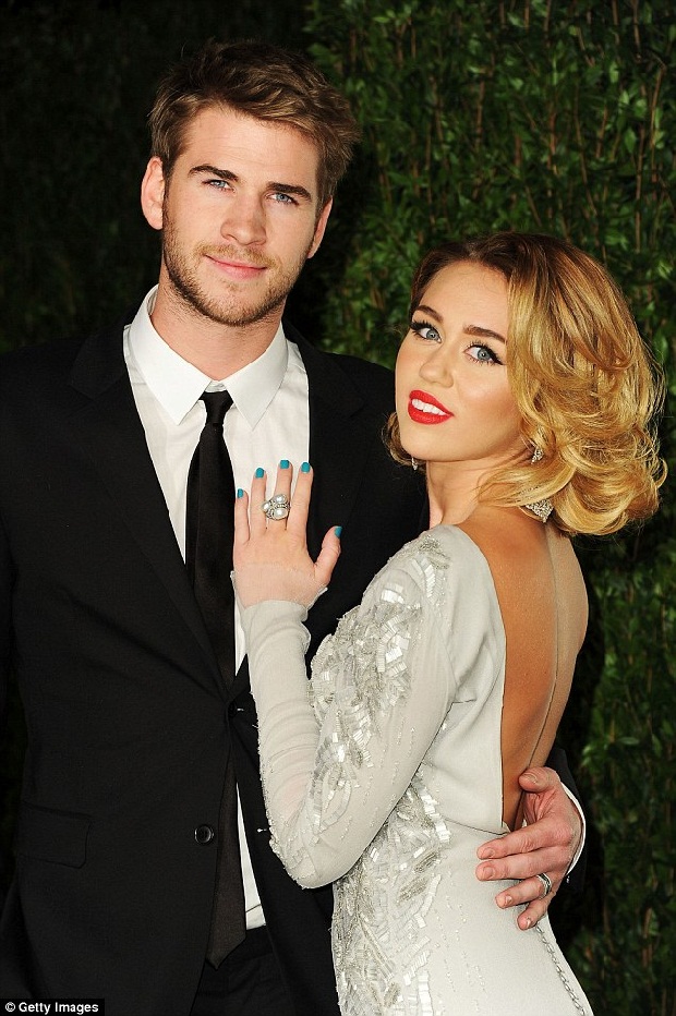 HOT: Miley Cyrus đã đính hôn trở lại với Liam Hemsworth