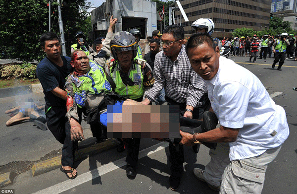 Nghẹt thở chứng kiến hiện trường 7 vụ đánh bom rung chuyển thủ đô Indonesia