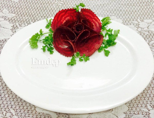 Cách tỉa hoa hồng đơn giản trang trí đĩa ăn cực đẹp