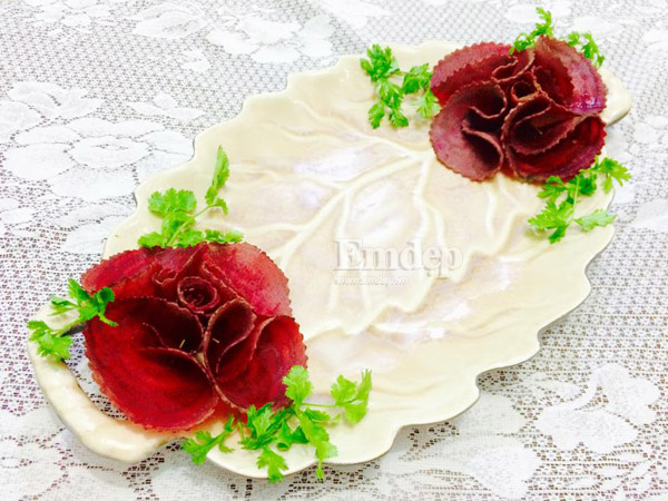 Cách tỉa hoa hồng đơn giản trang trí đĩa ăn cực đẹp