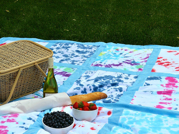 Tự làm thảm đi picnic với gia đình ngày đầu xuân