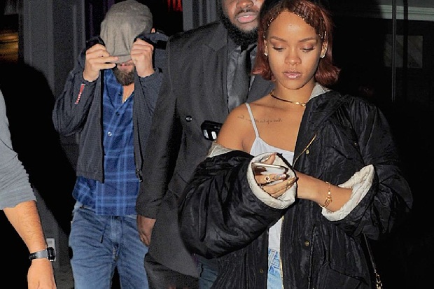 Leonardo DiCaprio “phong tỏa” toàn bộ hình ảnh hôn Rihanna tại quán bar
