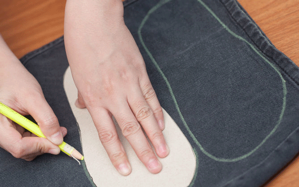 Biến tấu quần jean cũ thành những vật dụng tiện lợi