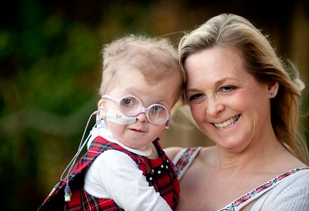 Nghị lực đáng khâm phục của cô bé mắc ung thư khi mới 11 tuần tuổi