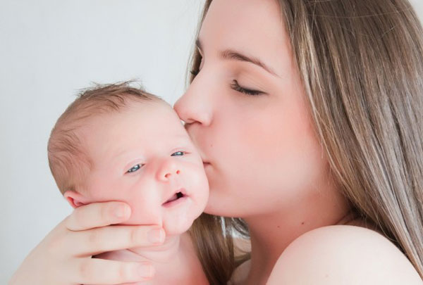 10 điều các ông bố trẻ cần hiểu rõ về bà xã mới sinh của mình