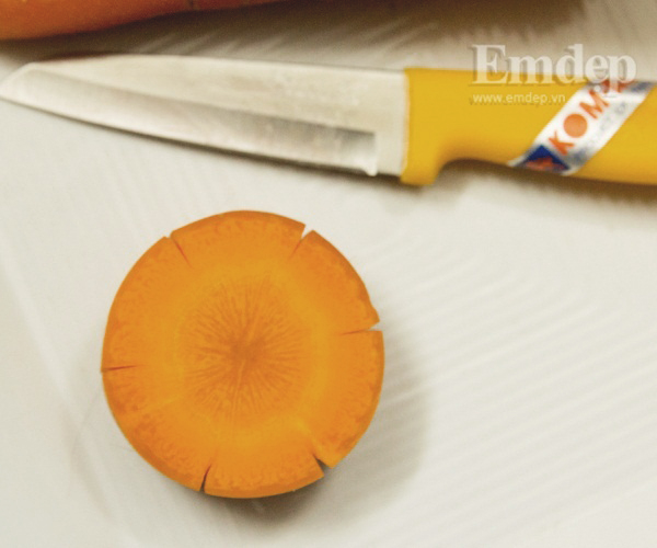 3 cách tỉa cà rốt cho mâm cơm Tết