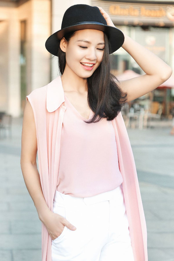 Hoa hậu Trần Thị Quỳnh gợi ý street style thanh lịch ngày Tết