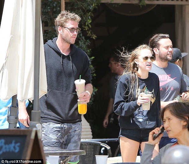 Tại sao Liam Hemsworth quay lại với Miley Cyrus?