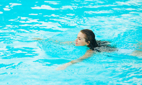 tập luyện nhiều dưới nước để giảm cân sau sinh mổ