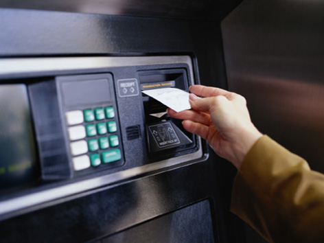 Cách rút tiền qua ATM nhanh chóng dịp Tết