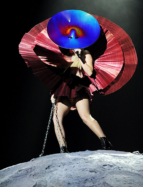 Tuyển tập những bộ cánh siêu kinh dị của Lady Gaga