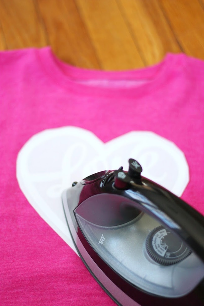 Trang trí áo nỉ hình tim cho Valentine thêm ngọt ngào