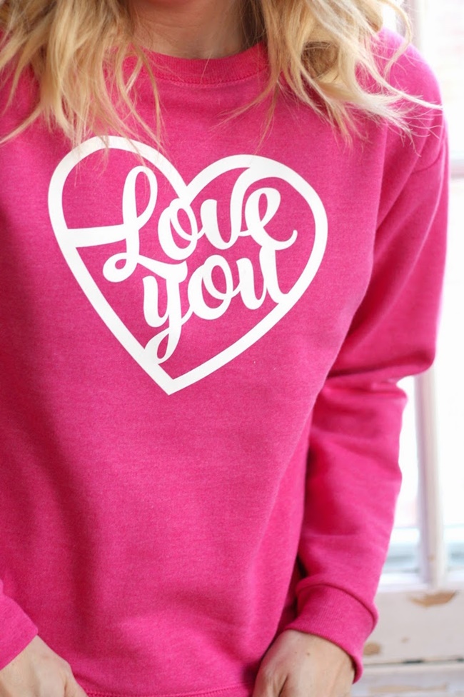 Trang trí áo nỉ hình tim cho Valentine thêm ngọt ngào
