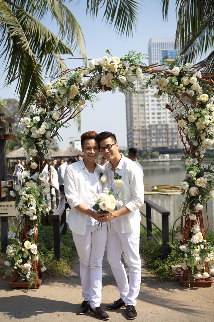 Biên đạo múa Lê Việt bí mật tổ chức lễ cưới đồng tính
