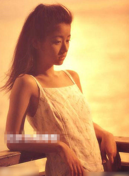 C-biz: Lộ ảnh biniki nóng bỏng của Lâm Tâm Như 15 năm trước