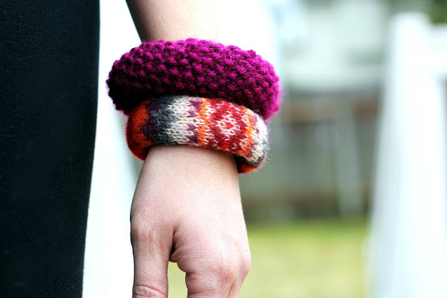 “Làm mới” vòng đeo tay từ áo len cũ siêu đơn giản