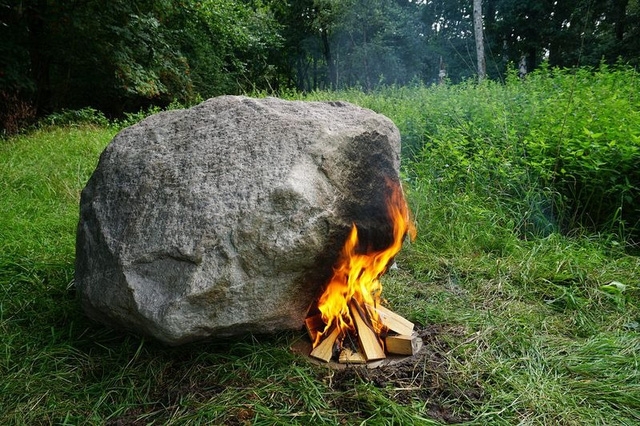 Hòn đá kỳ lạ cứ đốt nóng là biến thành máy phát Wi-Fi