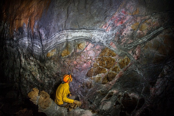 Lạc vào hang động lớn nhất thế giới- hang Sơn Đoòng