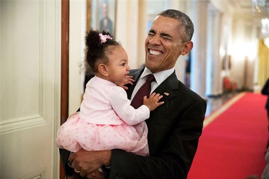 Loạt ảnh Obama và những đứa trẻ gây sốt mạng xã hội