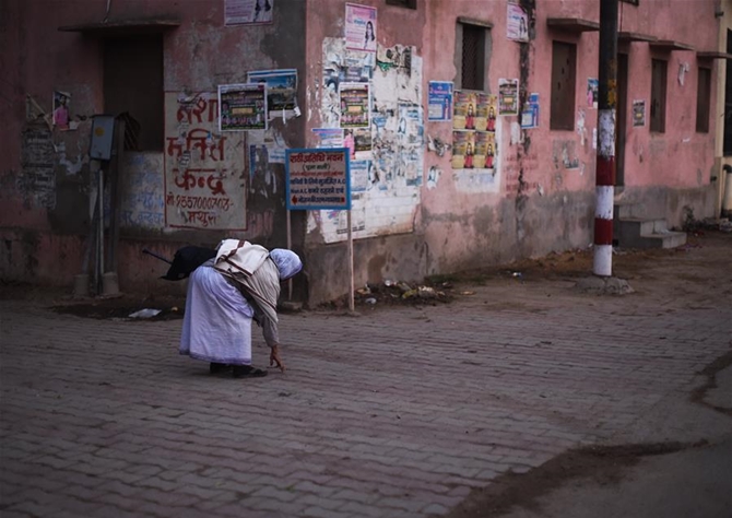 Cuộc sống ảm đạm tại “thành phố góa phụ” tại Ấn Độ