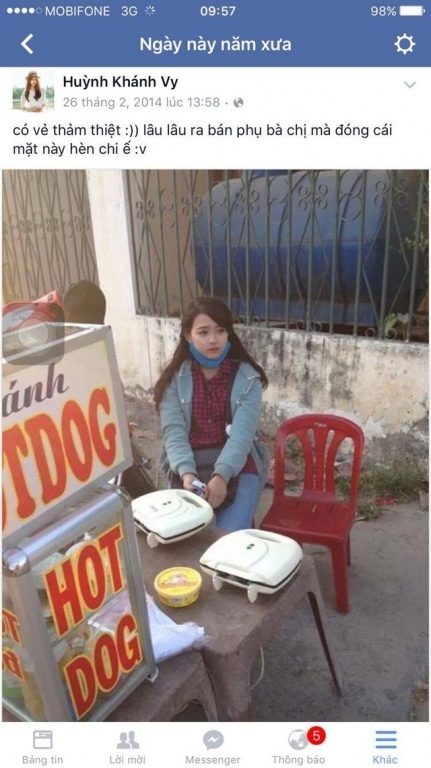 Ngạc nhiên với diện mạo thật của cô nàng bán hot dog gây bão mạng