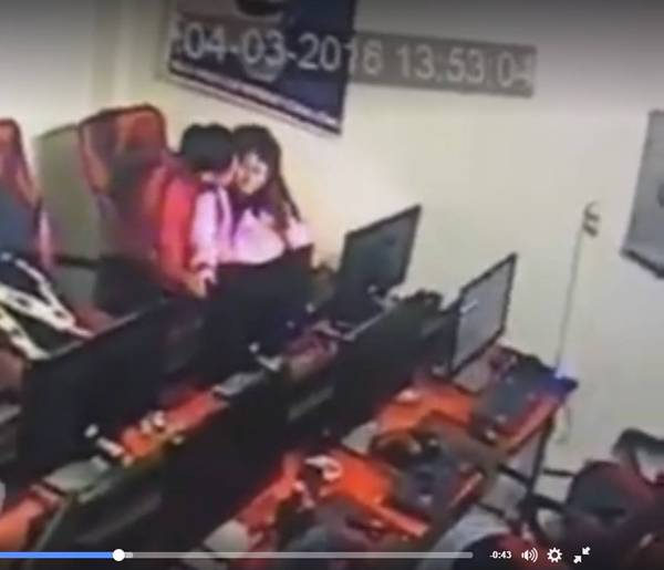 Cư dân mạng đỏ mặt với cặp đôi hú hí trong quán net
