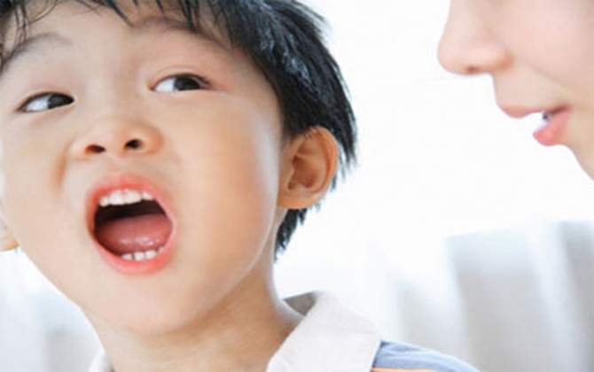 Bác sĩ Nhi: Chớ coi thường khi trẻ 4 tuổi vẫn nói ngọng