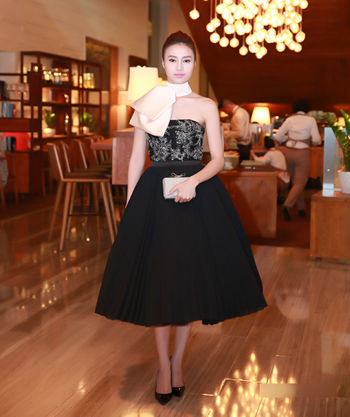 Chi Pu gợi cảm, Đặng Thu Thảo đẹp mong manh