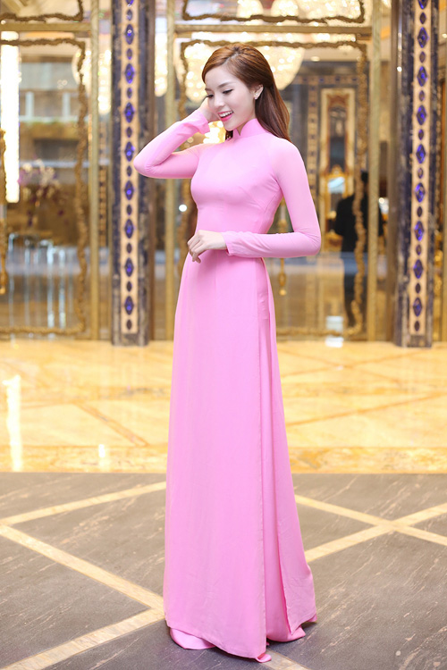 Chi Pu gợi cảm, Đặng Thu Thảo đẹp mong manh