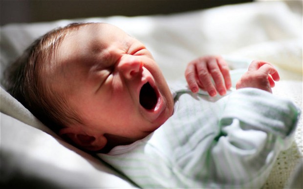 Trẻ sơ sinh khóc quá nhiều? Đây là 8 lý do tại sao