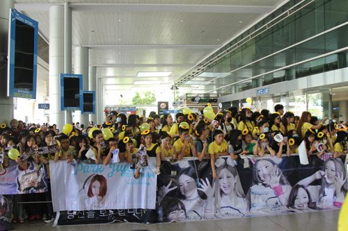T-ara 'sợ mất mật' vì fan Việt gây náo loạn sân bay