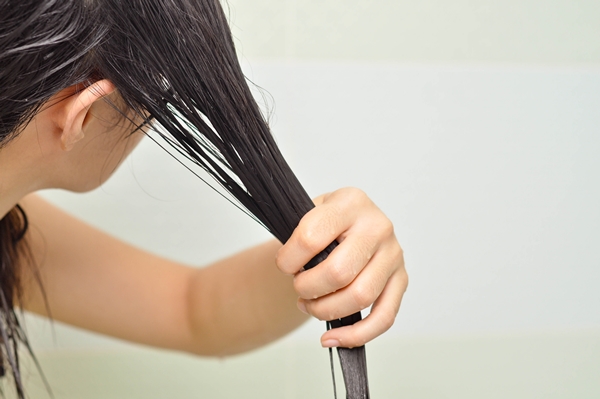 Bí kíp chăm sóc tóc khô xơ tại nhà dành cho bạn gái