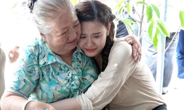 Rơi nước mắt trước hoàn cảnh của nghệ sĩ Thiên Kim: Cô độc dù có 5 đứa con!