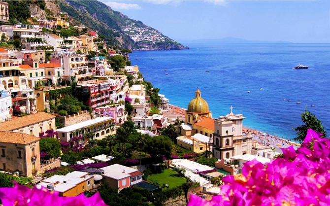 Choáng ngợp trước khung cảnh rực rỡ, đầy sắc màu của bờ biển Italy