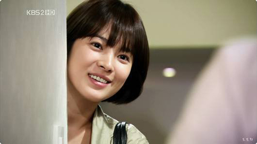 Song Hye Kyo “nổi loạn” cá tính với tóc tém