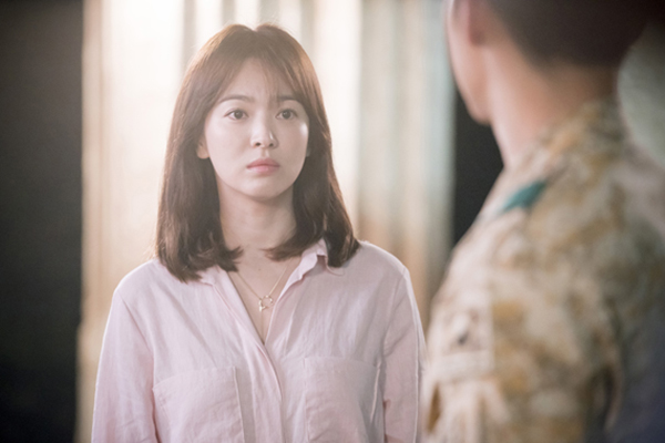 Song Hye Kyo bất ngờ “nổi loạn” đầy cá tính với tóc tém