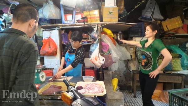 Chuyện lạ ở Hà Nội: Video tiểu thương nhảy Aerobic ở chợ mỗi ngày