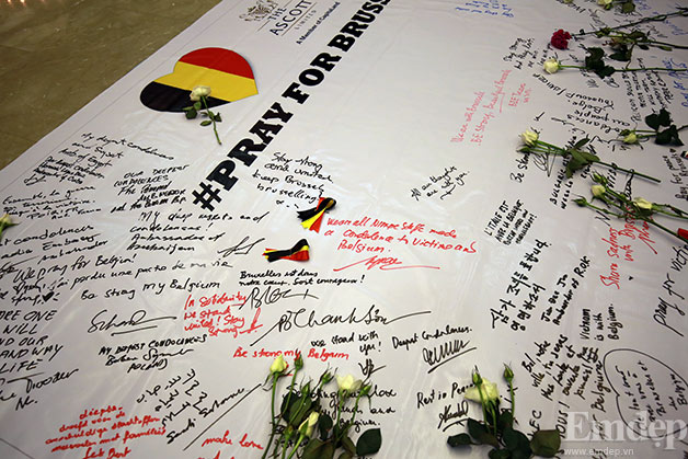 Xúc động lễ tưởng niệm nạn nhân vụ khổng bố ở Bỉ tại Hà Nội