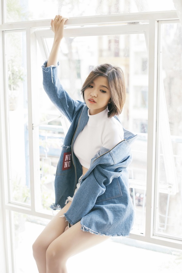 Suni Hạ Linh 'lăng-xê' phong cách knit-wear qua bộ ảnh mới