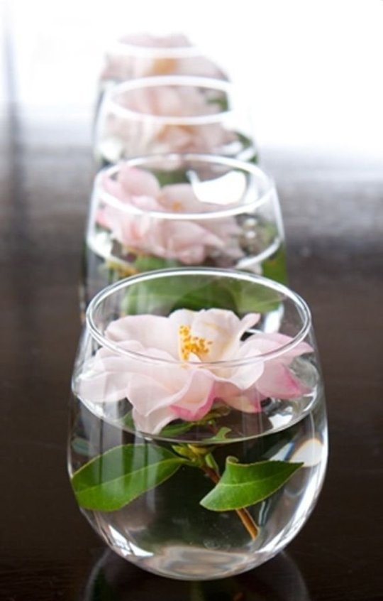 Tham khảo những cách cắm hoa khéo léo bằng bình thủy tinh