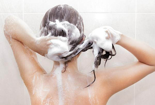 7 cách giúp tóc mái khỏi bết dù bất kỳ thời tiết nào