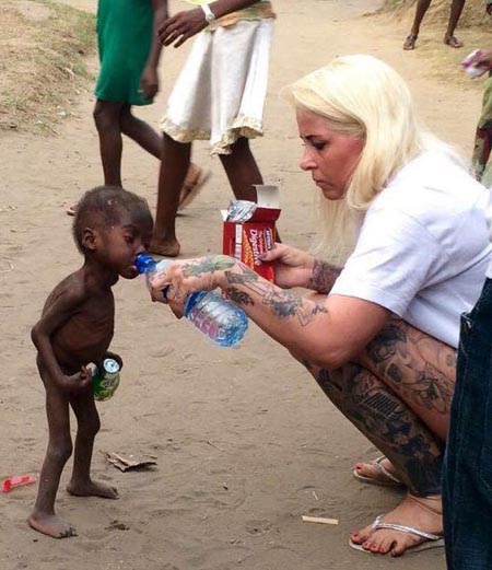 Cậu bé Nigeria bị bỏ đói suýt chết ngày ấy và bây giờ
