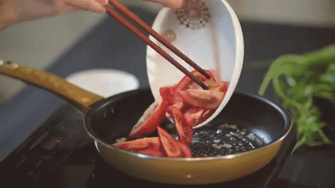 Vào bếp cùng Bích Phương Idol: Cách làm bún tôm Quảng Ninh 