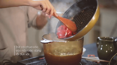 Vào bếp cùng Bích Phương Idol: Cách làm bún tôm Quảng Ninh 