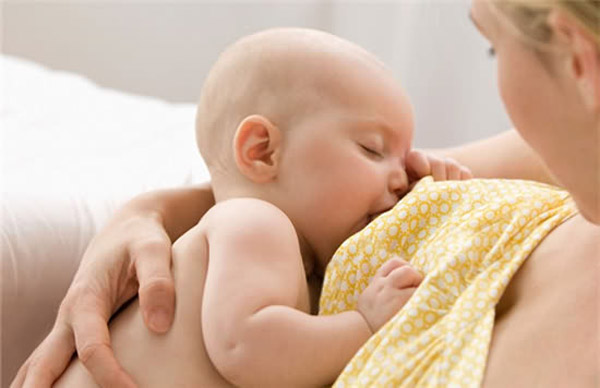 Bí kíp giúp mẹ phòng ngực xệ sau khi sinh con