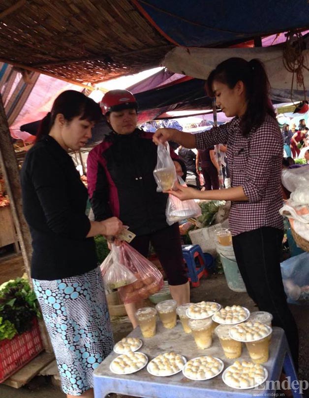 Tết Hàn Thực: Bà nội trợ bận rộn mua bột làm bánh trôi, bánh chay sớm