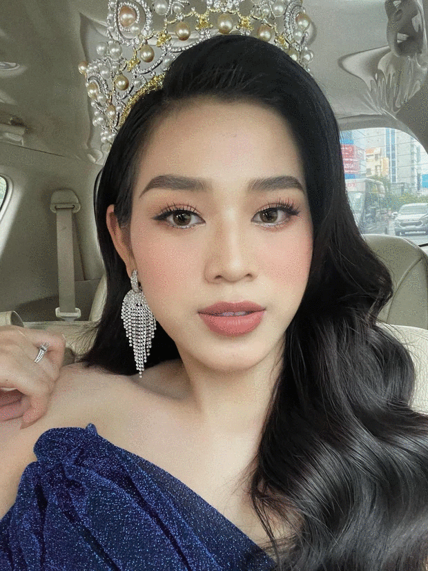 Sau hơn 3 tháng đăng quang, Hoa hậu Đỗ Thị Hà khiến netizen bất ngờ khi trên tay đeo nhẫn kim cương 'khủng'