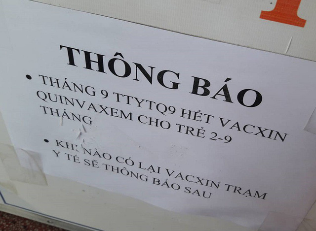 Hết vắc xin 5 trong 1, phụ huynh hoang mang