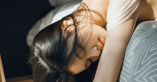 Đàn bà nên nhớ, có 2 thứ ở chồng nhất định phải lờ đi, bởi biết nhiều quá chỉ thêm nát lòng