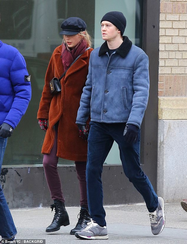 Chịu chơi như Taylor Swift, chi gần 1,5 tỷ đồng để lấy lòng bố mẹ chồng tương lai